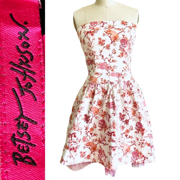 NWT Betsey Johnson Skull Cherubs Toile Dress US 4 - Picture 1 of 14